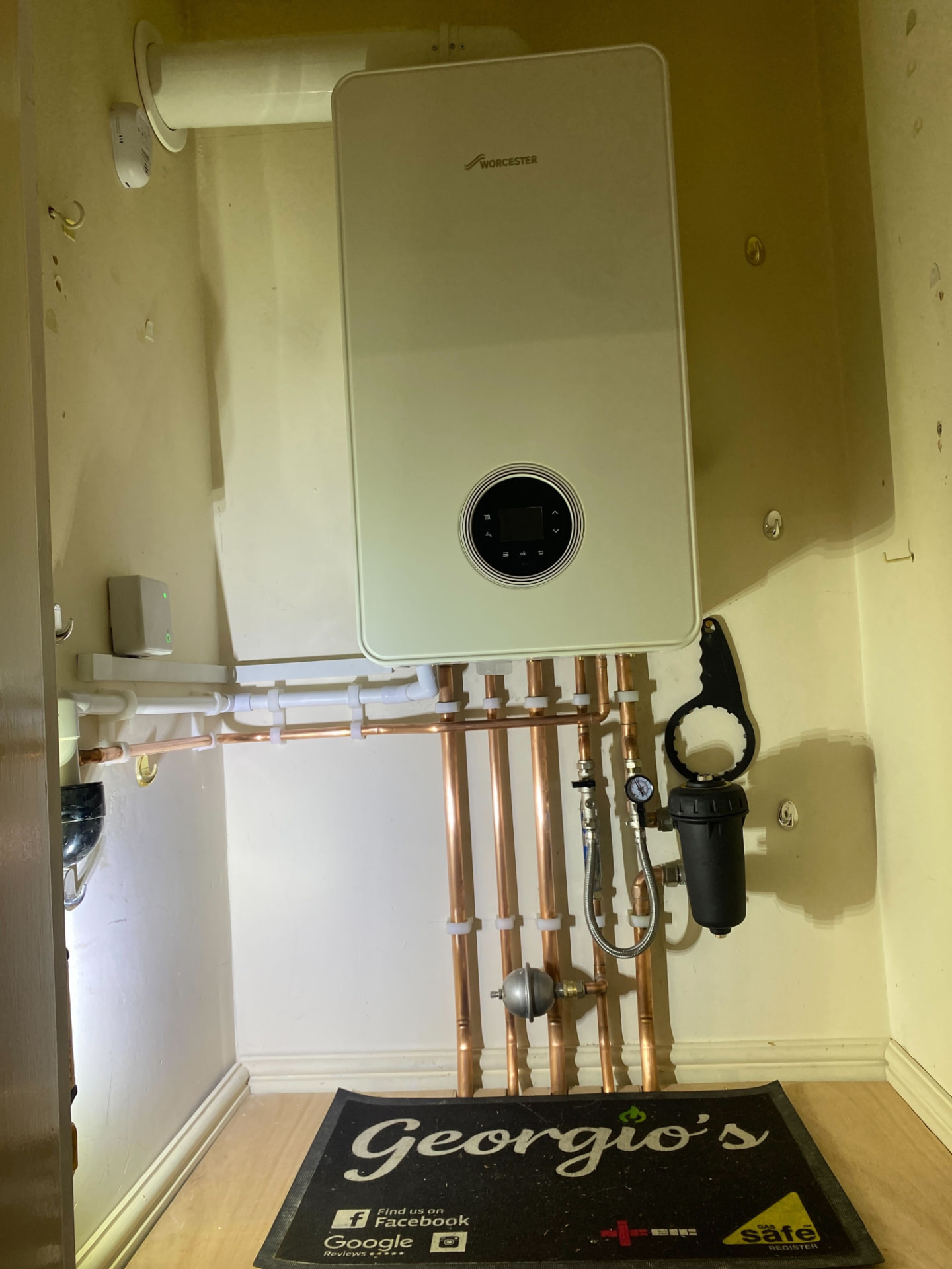 Worcester combi boiler installation with new copper pipework by Georgio's
